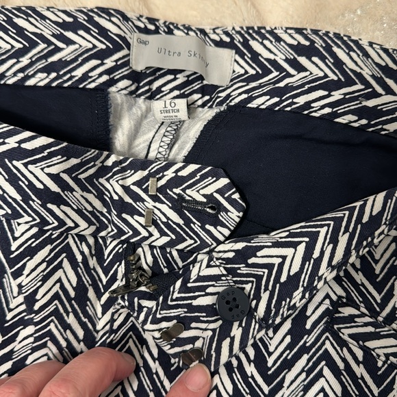 Gap, Ultra Skinny Ankle pants, Stretch, Chevron, Navy and White, Size 16 - Picture 5 of 6